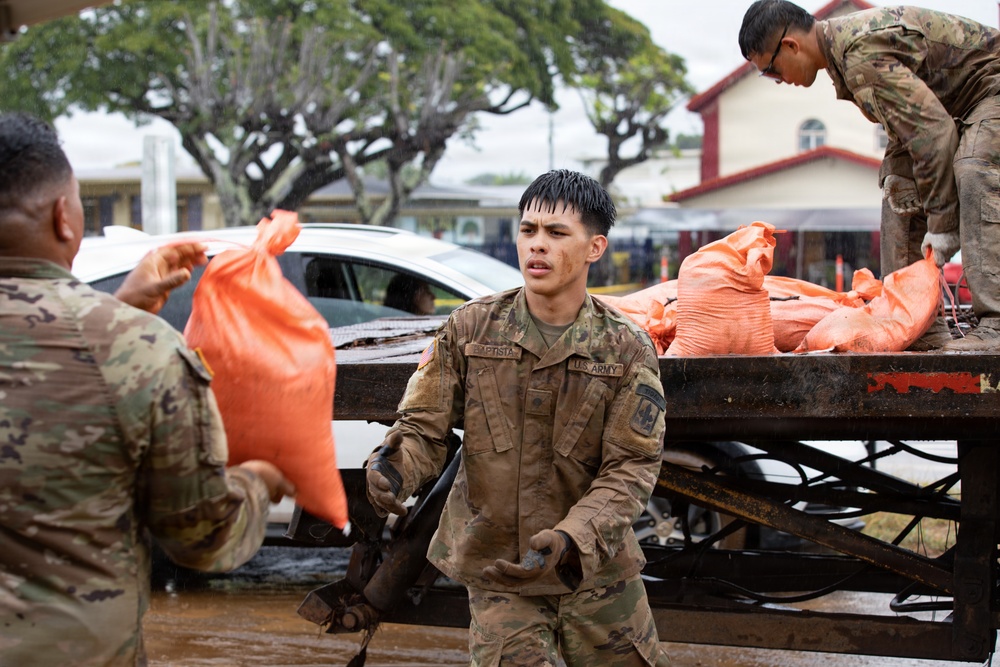 Hawaii National Guard assists Waialua community with severe weather preparations