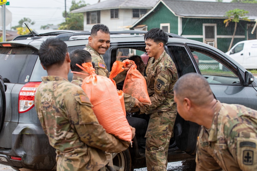 Hawaii National Guard assists Waialua community with severe weather preparations