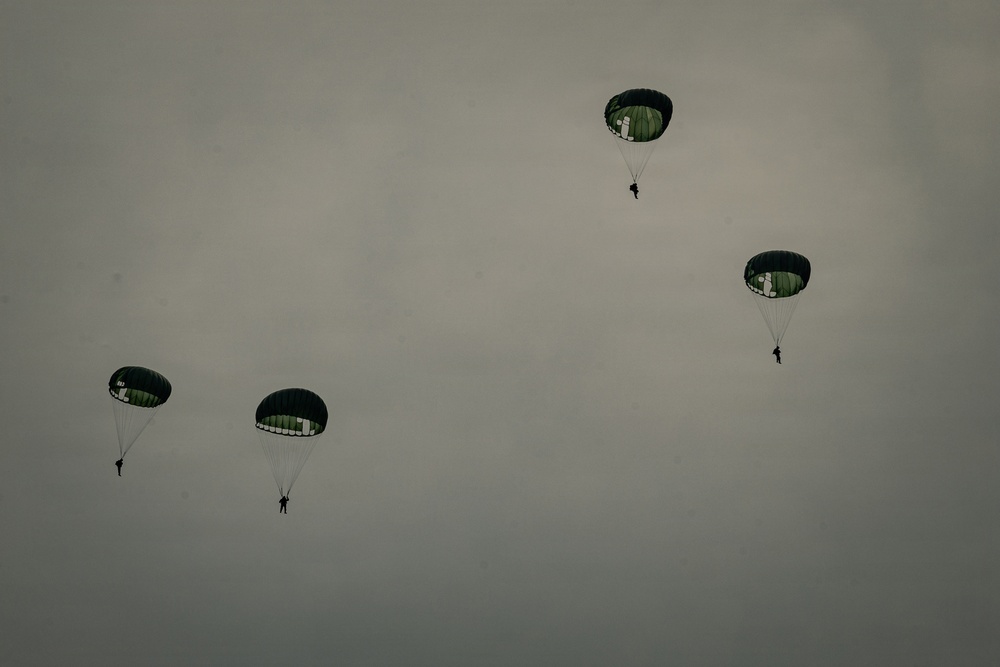 U.S. Marines and ROK Marines Air Insert During KMEP 26.1