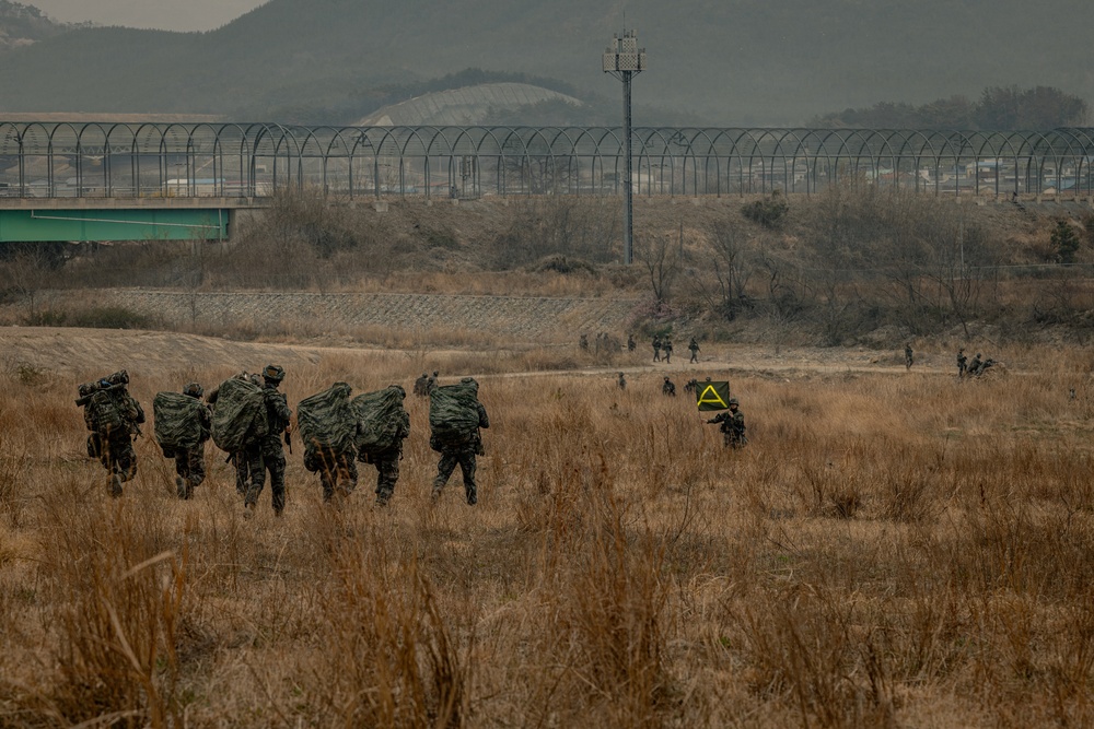 U.S. Marines and ROK Marines Air Insert During KMEP 26.1