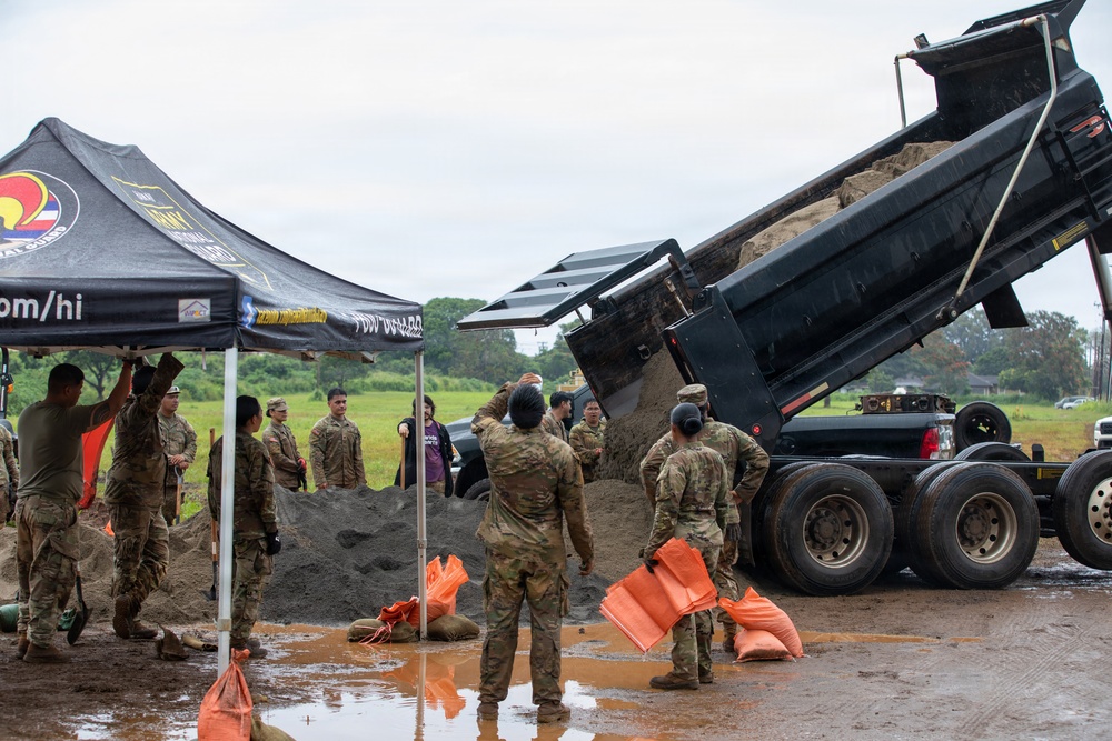 Hawaii National Guard assists Waialua community with severe weather preparations