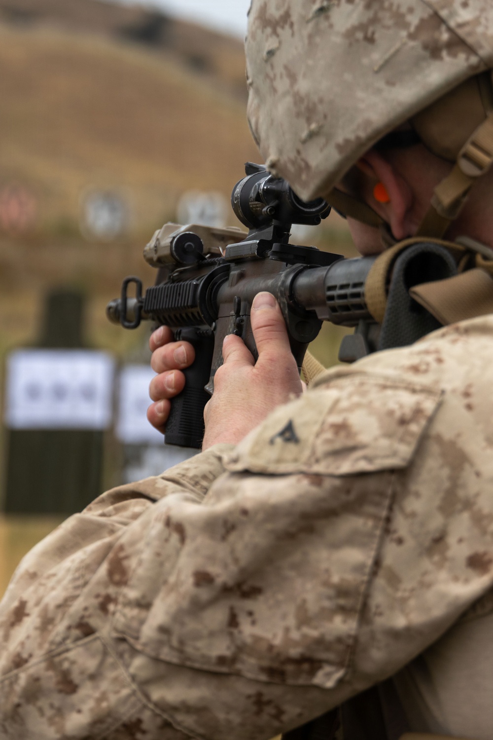 CLR-1 Marines participate in rifle qualification tables 3-6 range