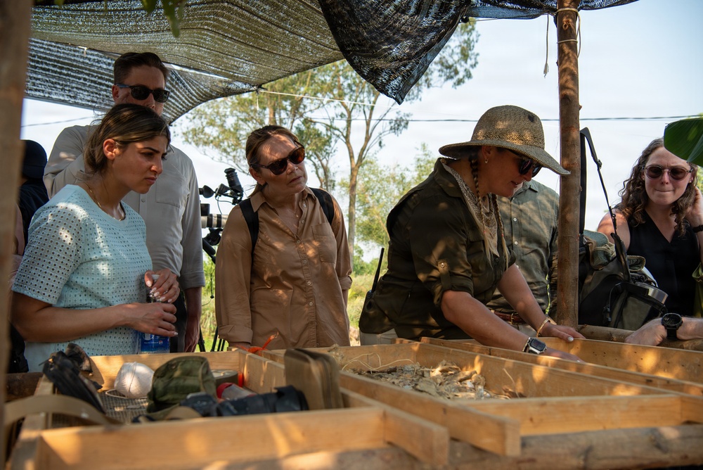 DPAA Gives Tour to Senate Armed Services Committee