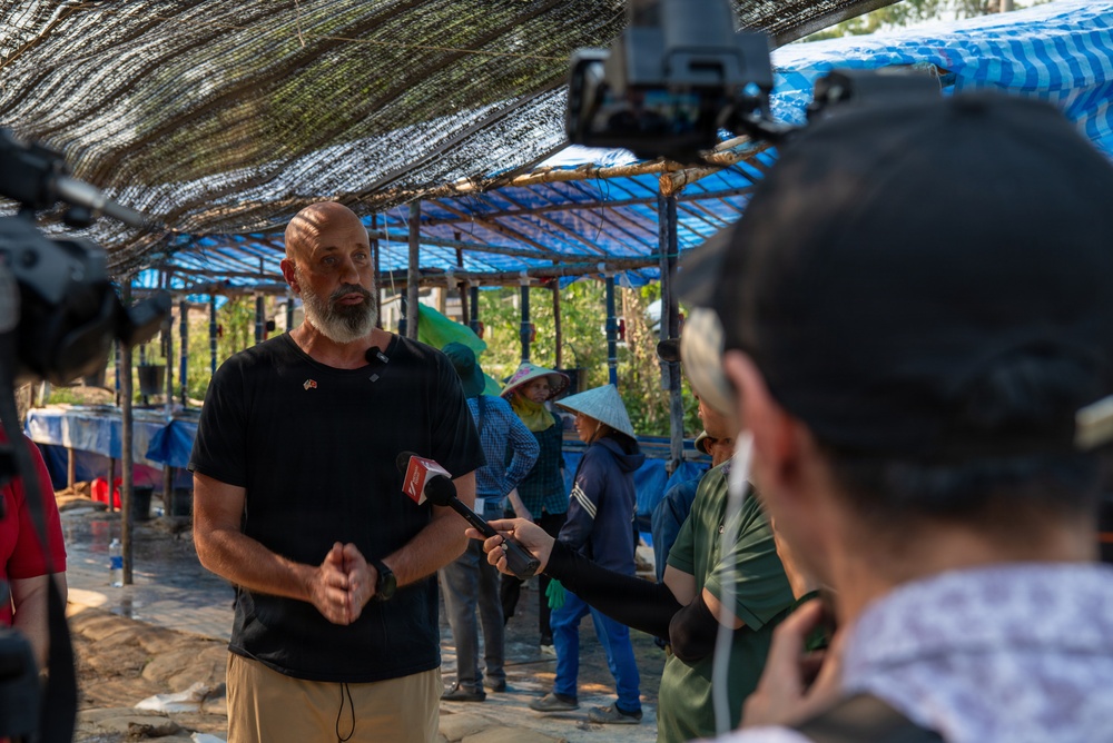 DPAA Gives Tour to Senate Armed Services Committee