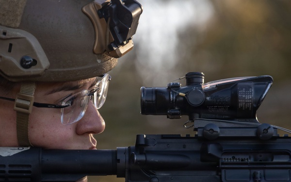 CLR-1 Marines participate in rifle qualification tables 3-6 range