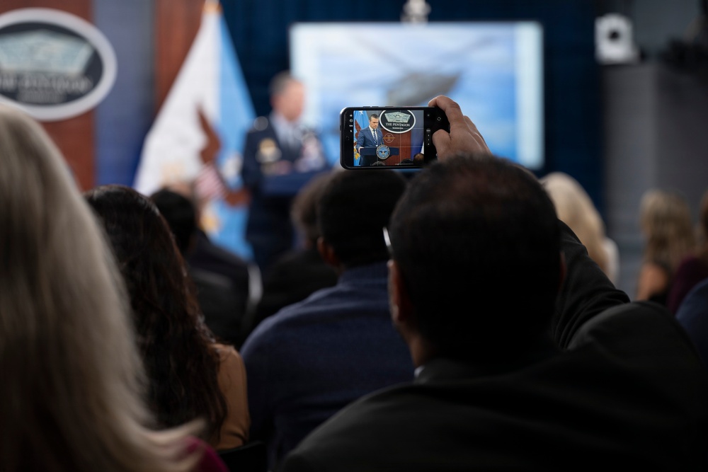SW, CJCS Conduct Pentagon Press Briefing