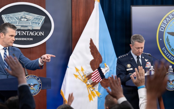 SW, CJCS Conduct Pentagon Press Briefing