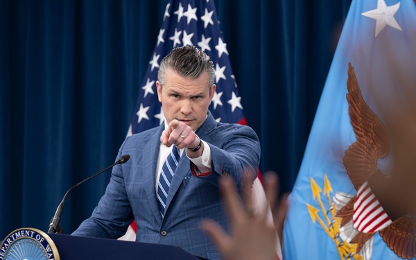 SW, CJCS Conduct Pentagon Press Briefing