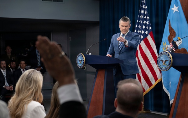 SW, CJCS Conduct Pentagon Press Briefing