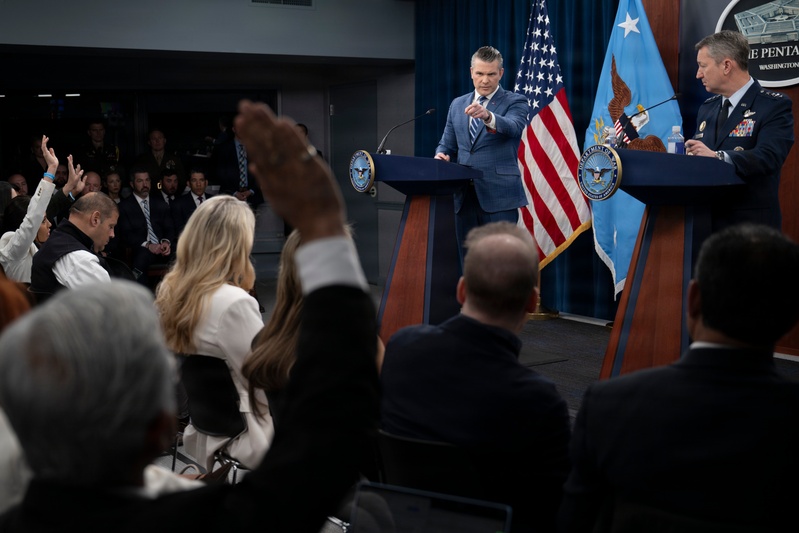 SW, CJCS Conduct Pentagon Press Briefing