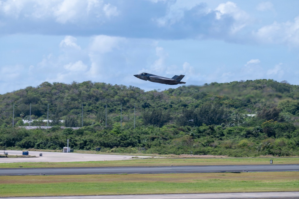 F-35B Lightning II take off from US SOUTHCOM