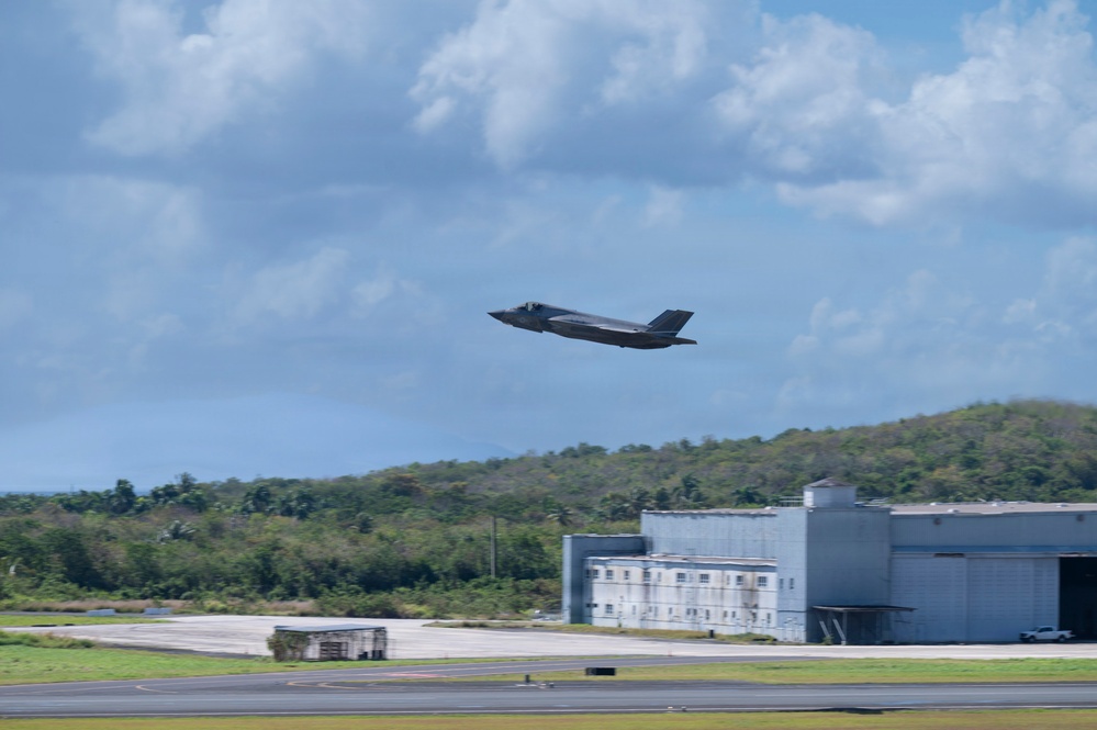 F-35B Lightning II take off from US SOUTHCOM