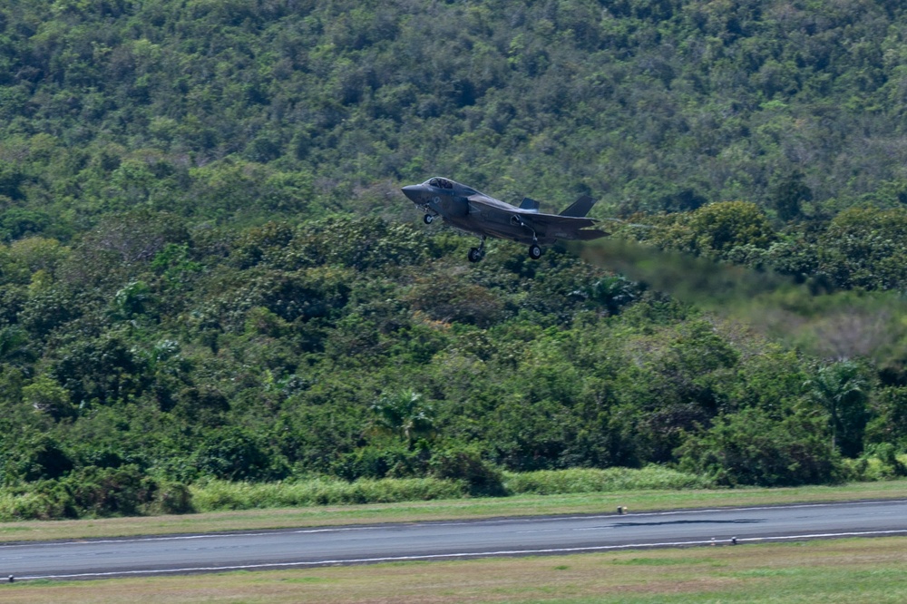 F-35B Lightning II take off from US SOUTHCOM