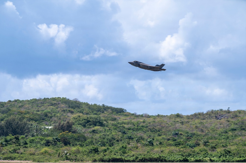 F-35B Lightning II take off from US SOUTHCOM