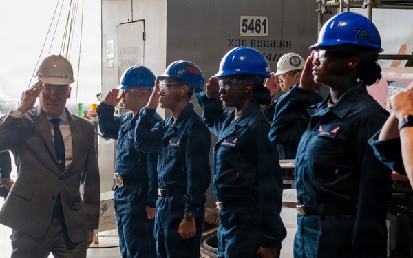 Under Secretary of the Navy Visits Stennis