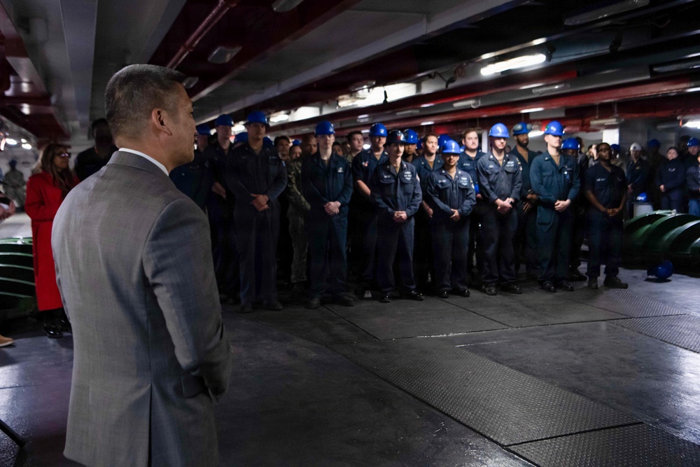 Under Secretary of the Navy Visits Stennis