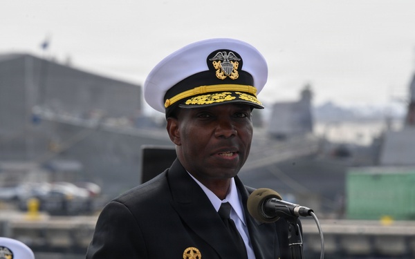 USS Michael Monsoor (DDG 1001) holds change of command