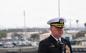 USS Michael Monsoor (DDG 1001) holds change of command