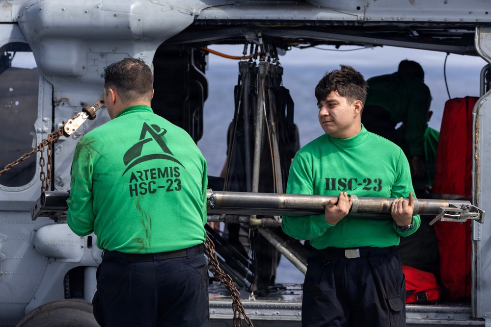 HSC-23 configures helicopters for Artemis II recovery