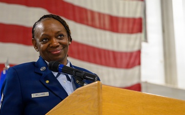 Command chief addresses audience during retirement ceremony