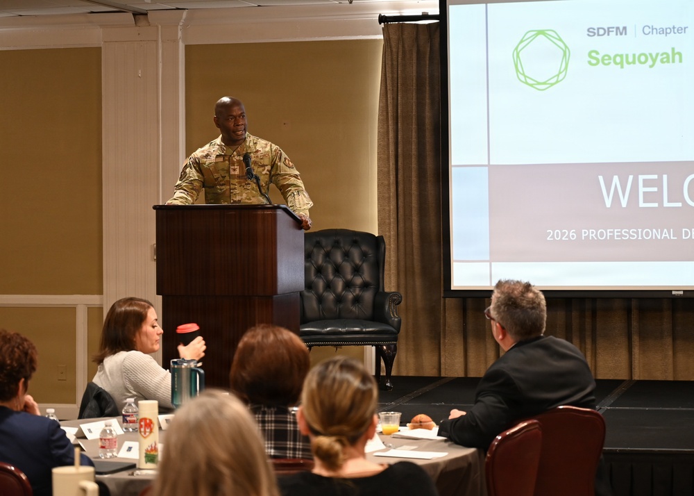 Reese speaks to SDFM Sequoyah Chapter