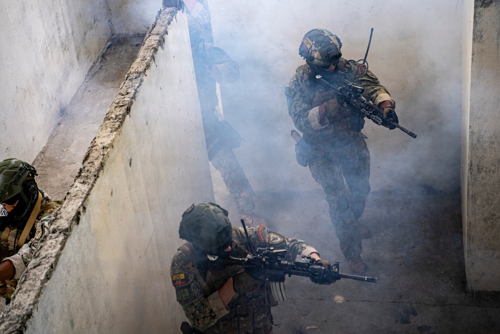 Nimitz Conducts Senior Enlisted Exchange with Ecuador