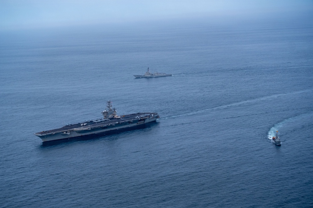 Nimitz Carrier Strike Group and Ecuadorian Navy Conduct a Bilateral Maritime Engagement