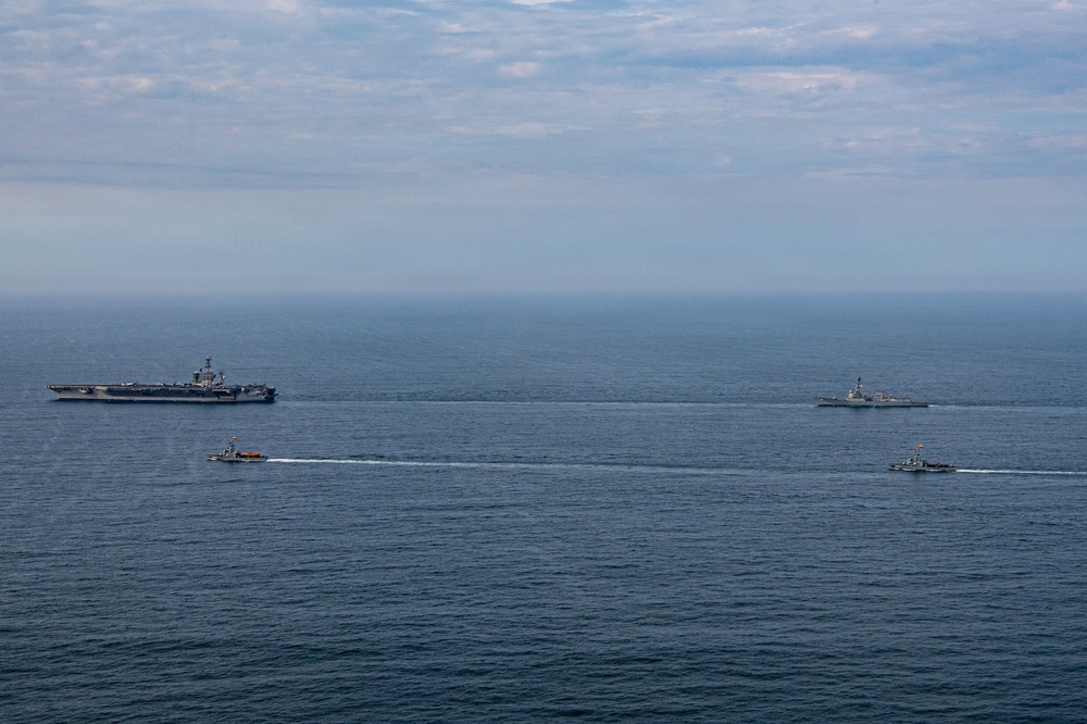 Nimitz Carrier Strike Group and Ecuadorian Navy Conduct a Bilateral Maritime Engagement