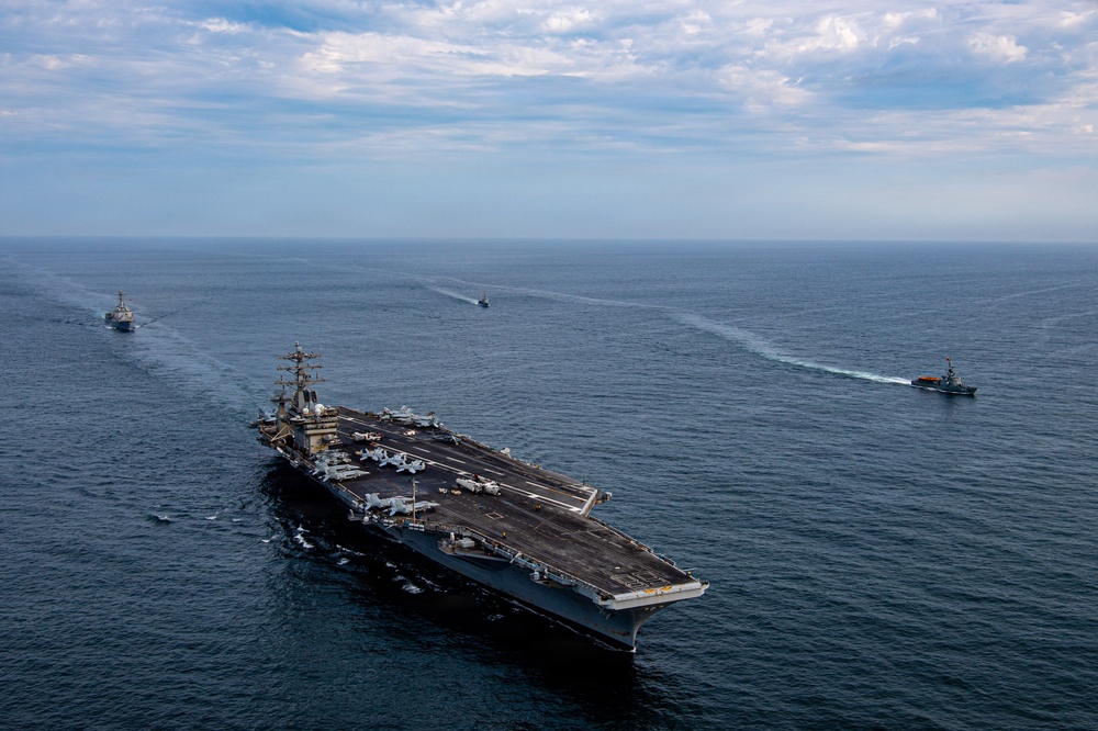 Nimitz Carrier Strike Group and Ecuadorian Navy Conduct a Bilateral Maritime Engagement