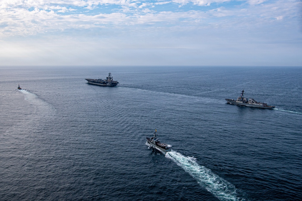 Nimitz Carrier Strike Group and Ecuadorian Navy Conduct a Bilateral Maritime Engagement