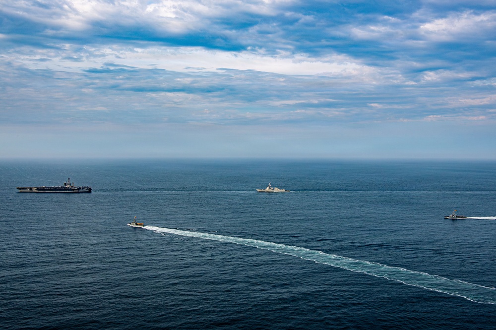 Nimitz Carrier Strike Group and Ecuadorian Navy Conduct a Bilateral Maritime Engagement