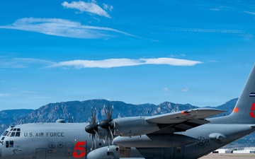 302d Airlift Wing provides exposure flight to UCCS AF ROTC cadets