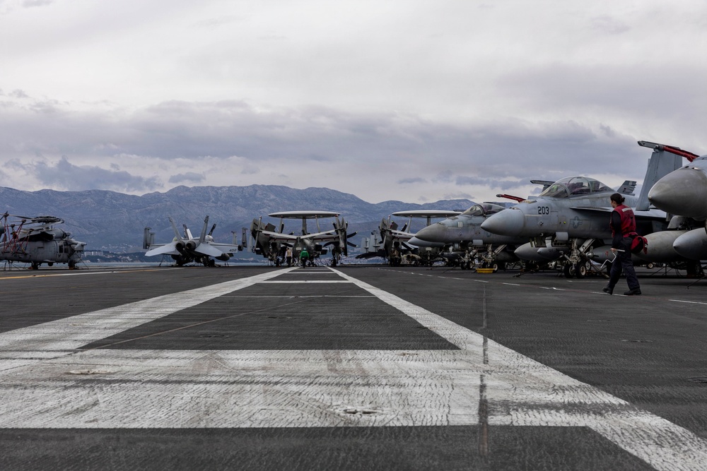 USS Gerald R. Ford (CVN 78) Departs Split, Croatia