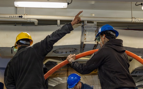 USS Gerald R. Ford (CVN 78) Departs Split, Croatia