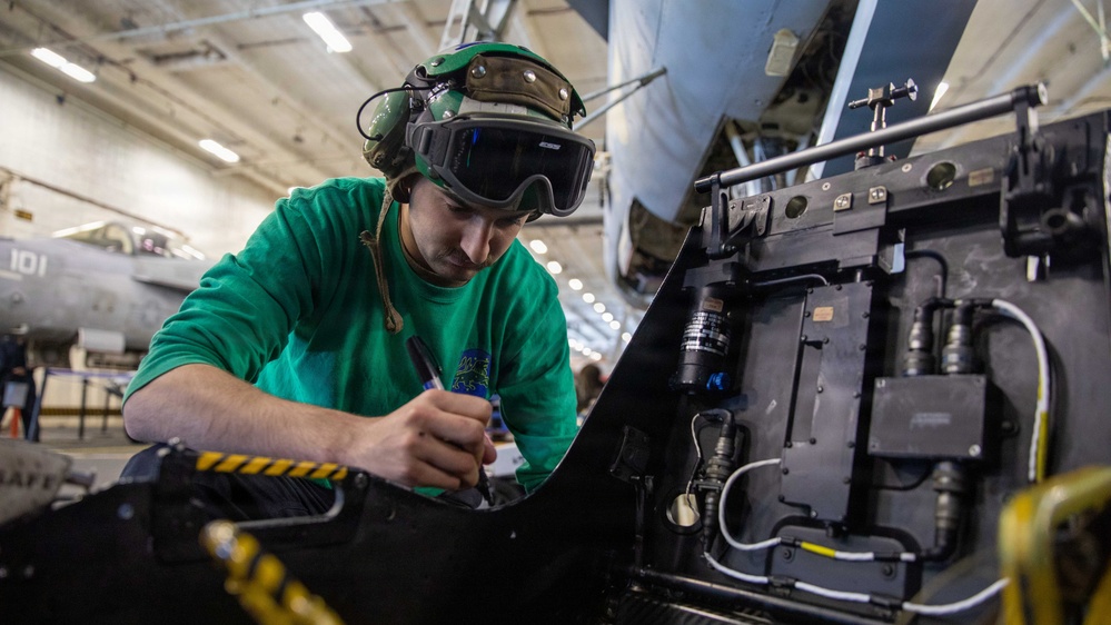 VFA-213 Routine Maintenance