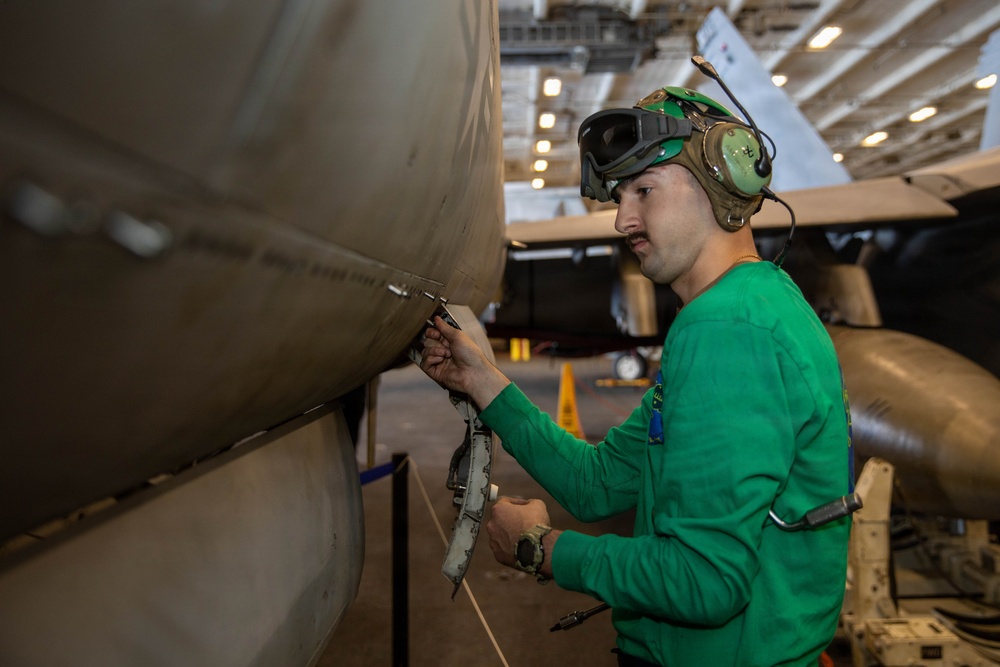 VFA-213 Routine Maintenance