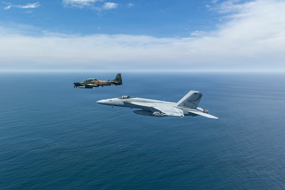 Armed Forces of Ecuador Conduct Bilateral Air Defense Exercise with U.S. Navy