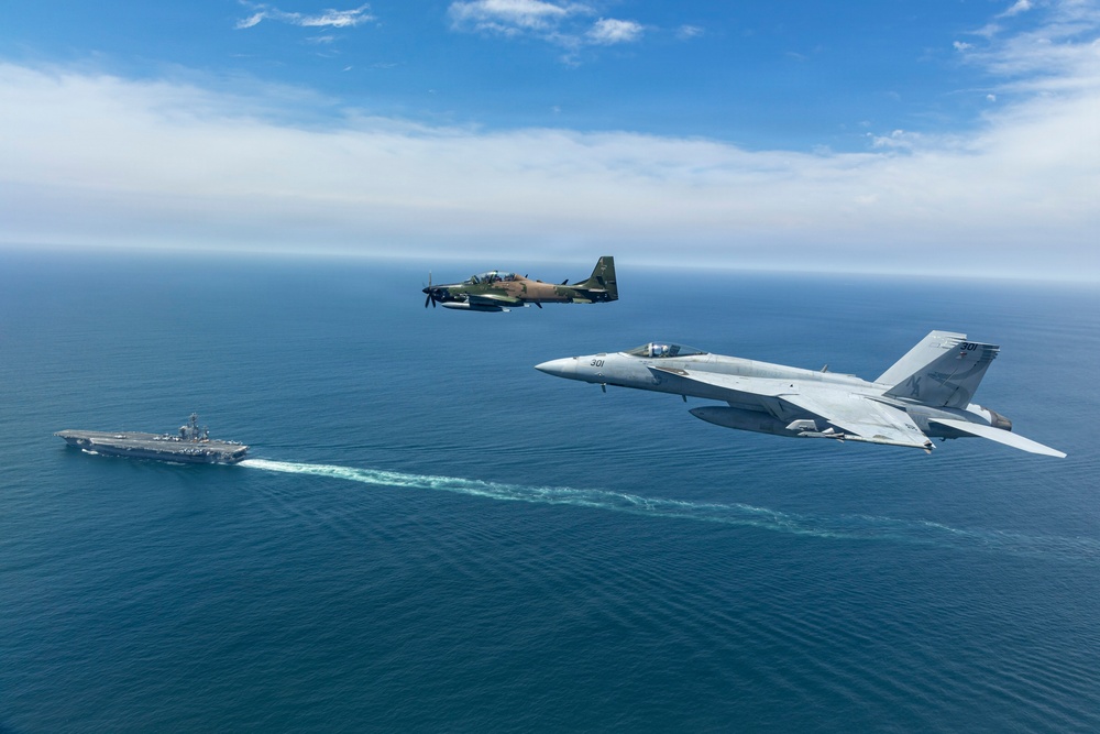 Armed Forces of Ecuador Conduct Bilateral Air Defense Exercise with U.S. Navy