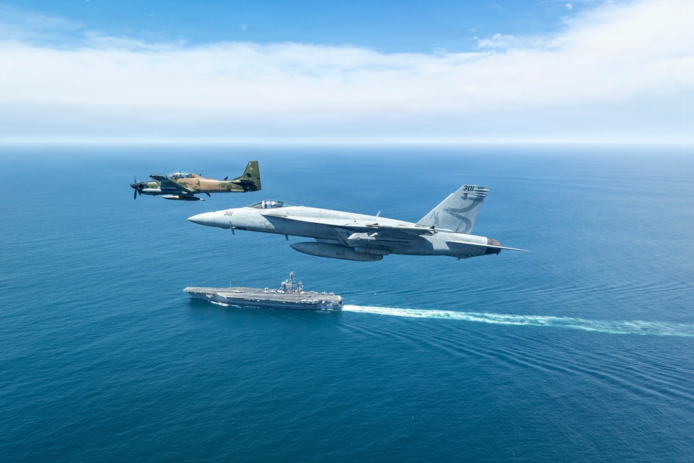 Armed Forces of Ecuador Conduct Bilateral Air Defense Exercise with U.S. Navy