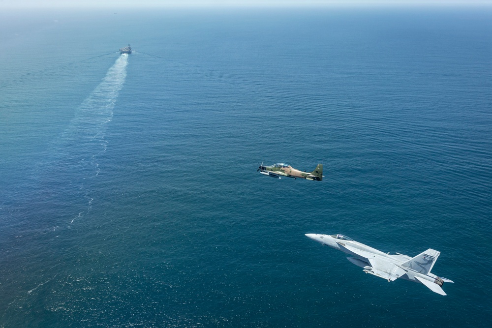 Armed Forces of Ecuador Conduct Bilateral Air Defense Exercise with U.S. Navy