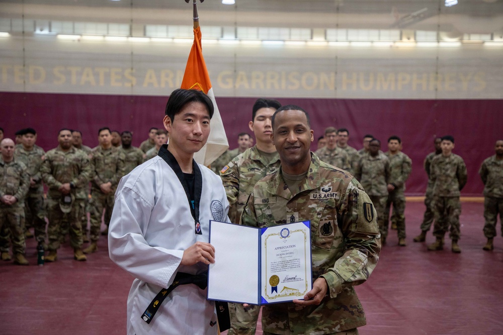 HHC, 1st Signal Brigade holds Change of Responsibility Ceremony.