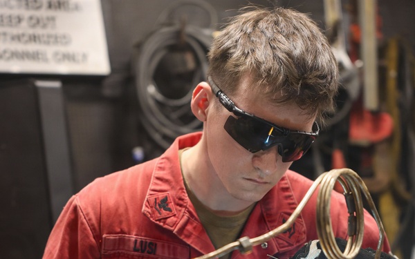 USS Boxer HT Conducts Routine Maintenance