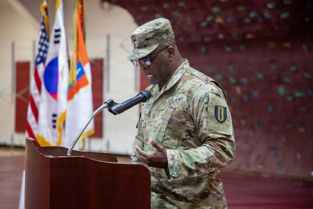 HHC, 1st Signal Brigade holds Change of Responsibility Ceremony.