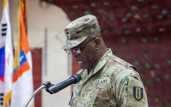 HHC, 1st Signal Brigade holds Change of Responsibility Ceremony.