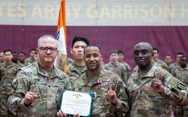 HHC, 1st Signal Brigade holds Change of Responsibility Ceremony.