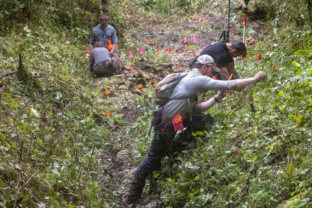 DPAA Mission 25-4 digs for metal in Papua New Guinea