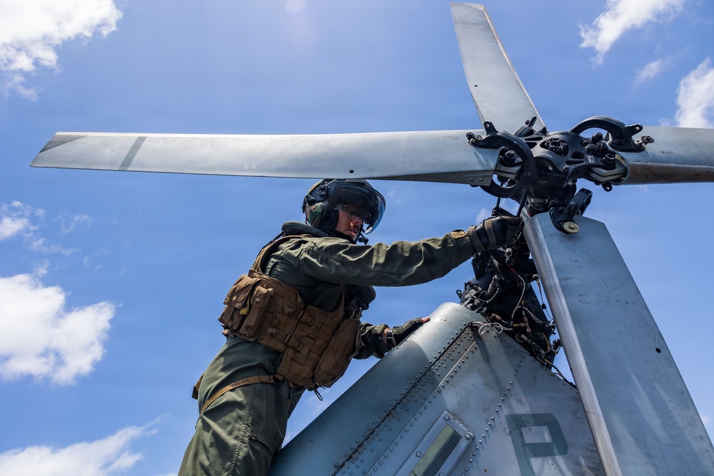 11th MEU Marines, Sailors Conduct Flight Operations Aboard USS Boxer