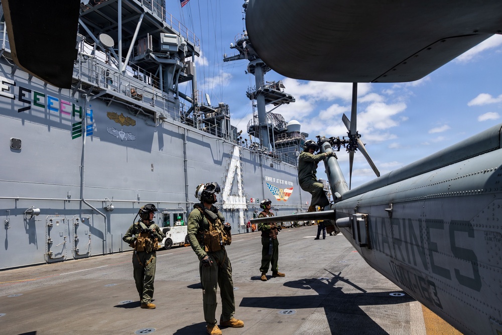 11th MEU Marines, Sailors Conduct Flight Operations Aboard USS Boxer