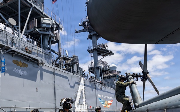 11th MEU Marines, Sailors Conduct Flight Operations Aboard USS Boxer