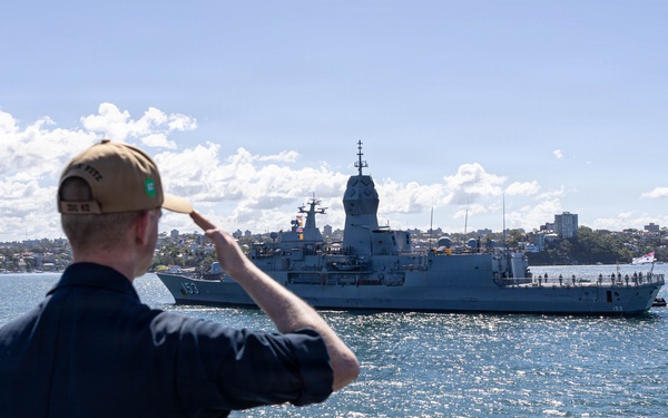 USS Fitzgerald pulls into Sydney following Exercise Kakadu 2026